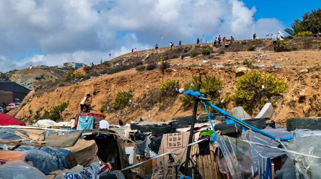 Baño de masas para los Reyes en Ceuta mientras Moncloa oculta a 16.000 inmigrantes tras el lavado de cara oficial