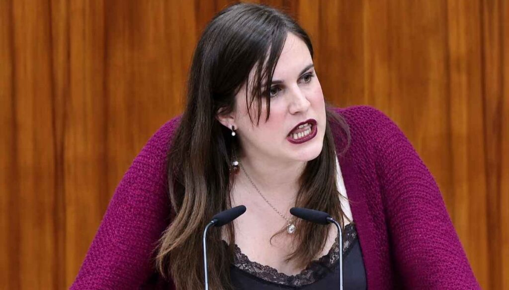 La diputada trans Jimena González de Más Madrid amenaza veladamente con quemar la sede de Ayuso: «Que le prendan fuego»