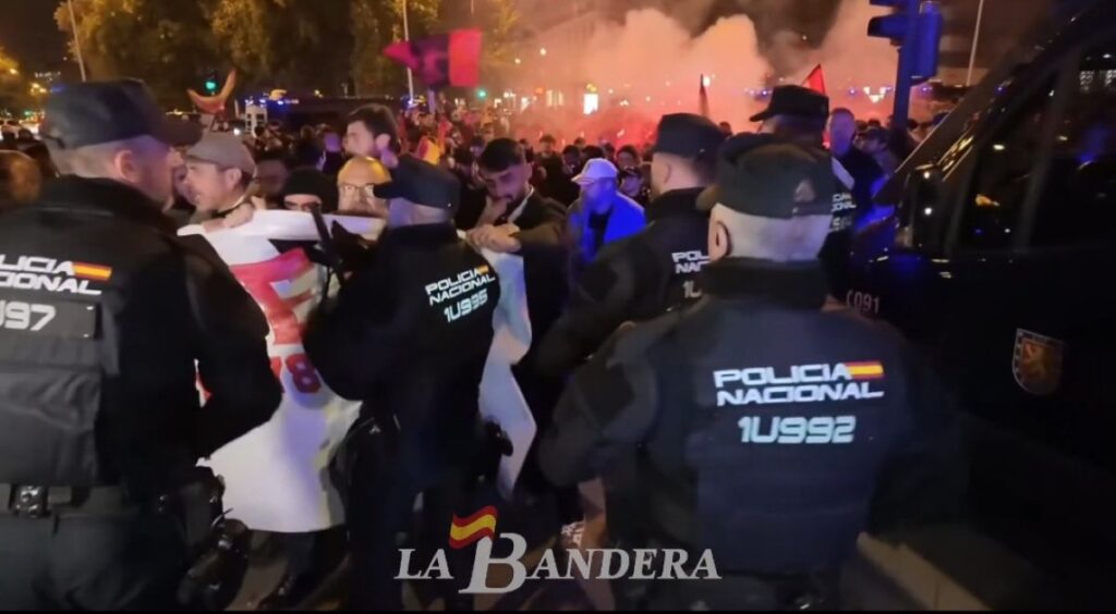 «¡Óscar Puente, asesino!»: cientos de manifestantes protestan frente a Transportes y denuncian cargas policiales