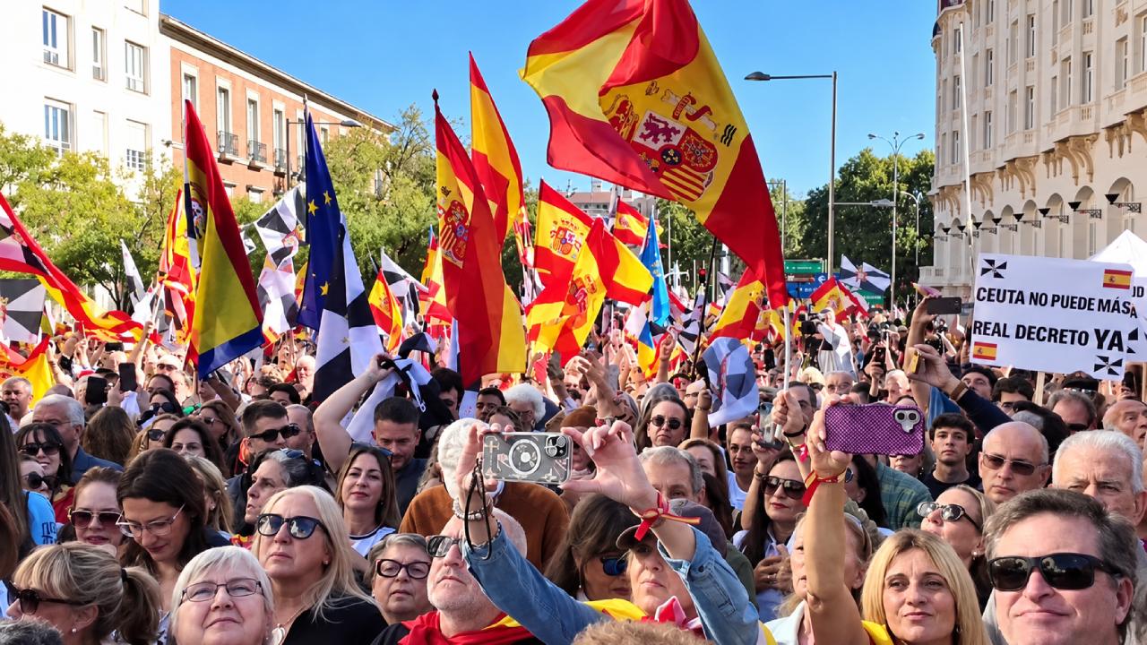 Miles de españoles en Madrid no se olvidan de la invasión de Ceuta y cargan contra la gestión de Sánchez