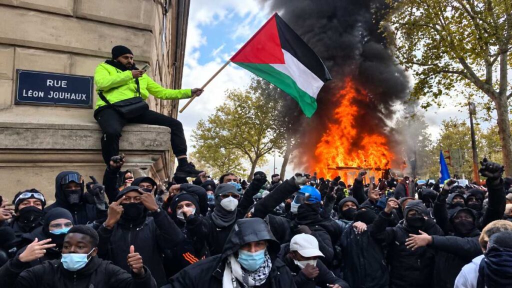 Francia tiene de todo menos paz: el paraíso progresista arde entre banderas palestinas