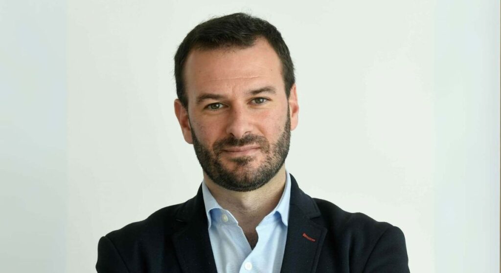 El periodista «enchufado» por Óscar Puente sigue teniendo bajo su mando la seguridad ferroviaria de ADIF