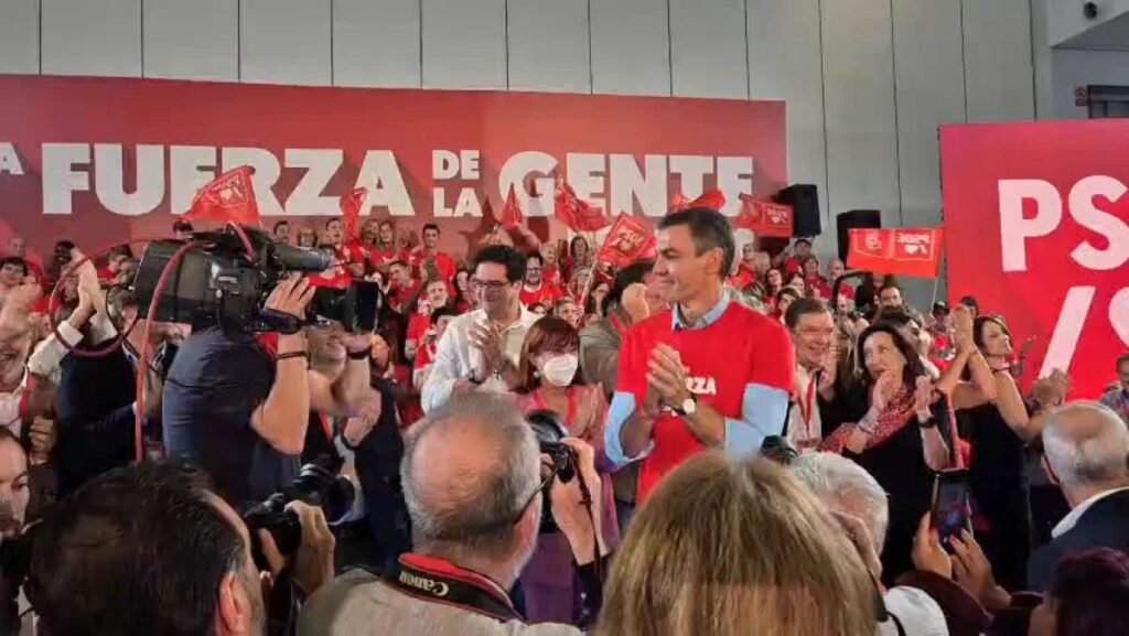 La clase media paga un 18% más de impuestos con Pedro Sánchez mientras su renta cae un 4%
