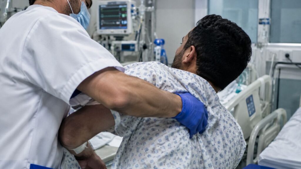 Un invasor marroquí muerde a un celador del Hospital de Ceuta en un ataque «muy agresivo» dentro de la UCI