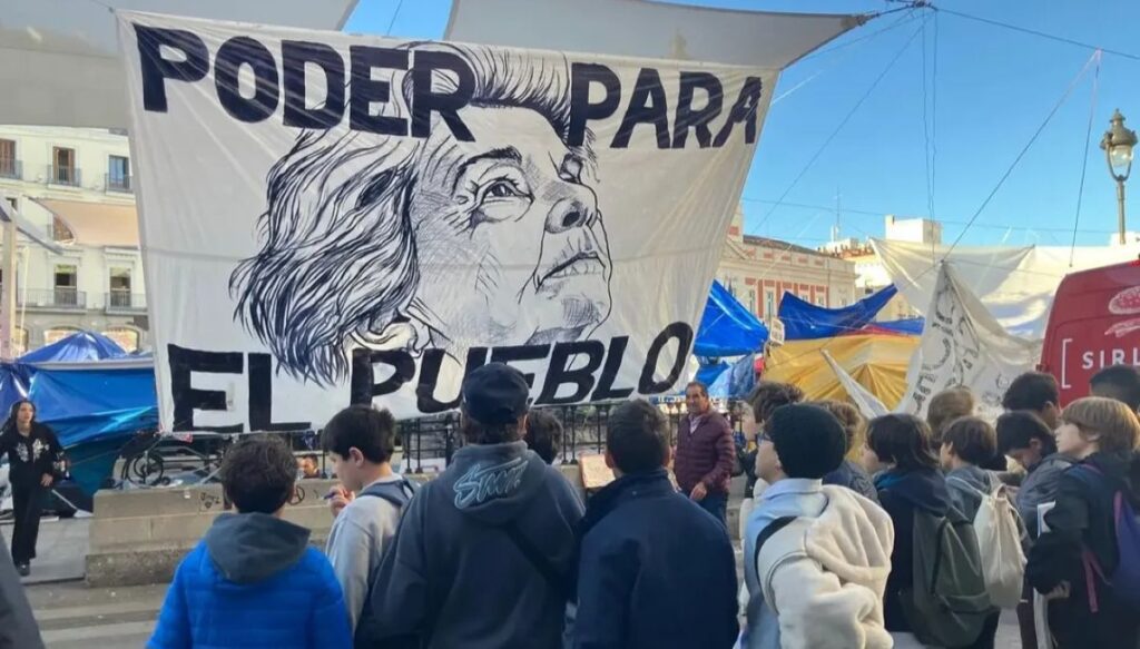 FUHEM adoctrina en la ultraizquierda: lleva a sus alumnos a la acampada de Sol